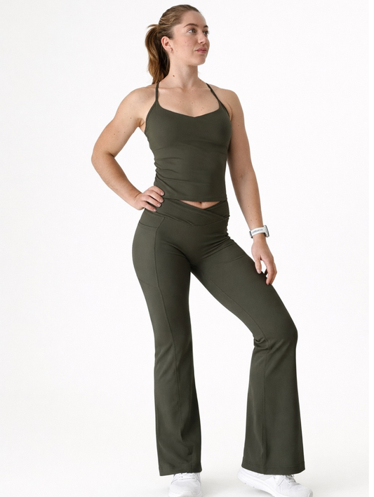 Set Verde Militar Pantalón Campana y Top Cruzado